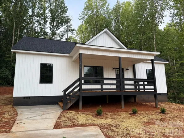 1416 Blackbird Dr, Clover, SC 29710
