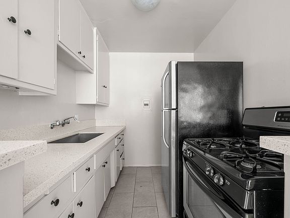 2nd image of 1340 N Citrus Ave APT 3