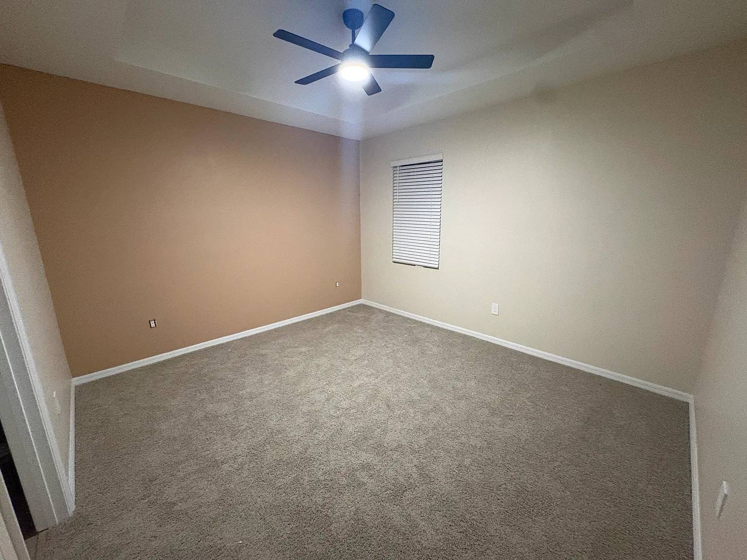 1 bed, 1000 sqft, $1,600 — Photo 3