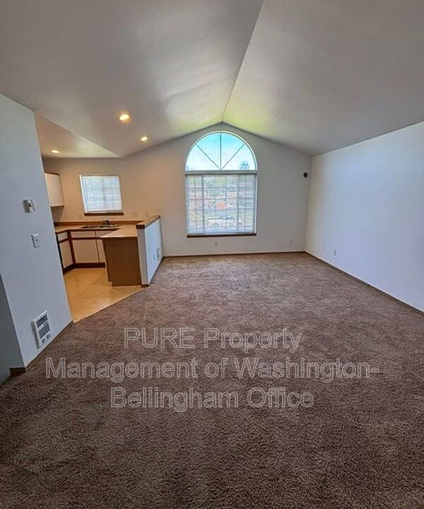 1st image of 2427 Michigan St