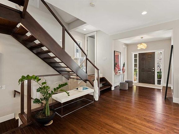 4th image of 51 SE Hong Kong Rd SW
