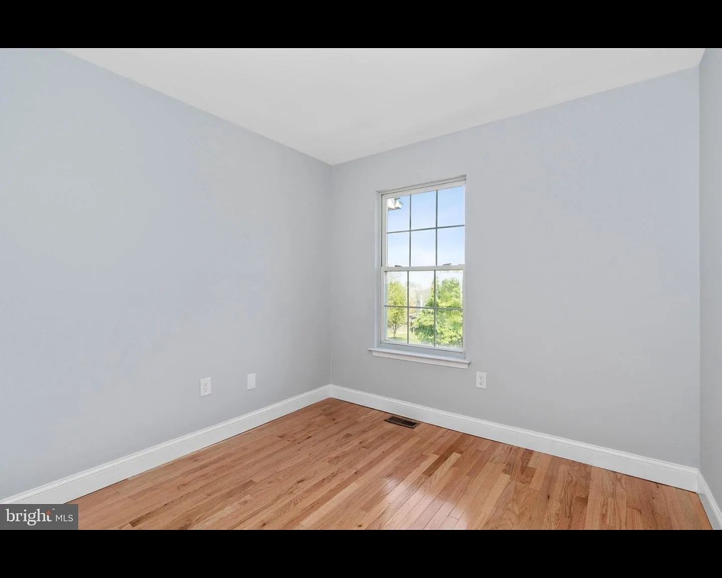 3 bed, 1975 sqft, $2,800 — Photo 4