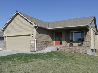 2 Knott Ct, Hesston, KS 67062