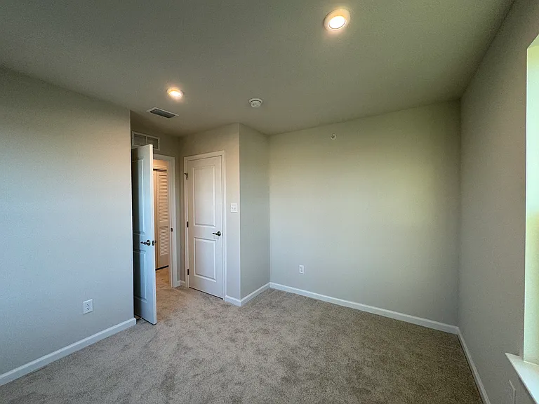 148 Crown St — Photo 17