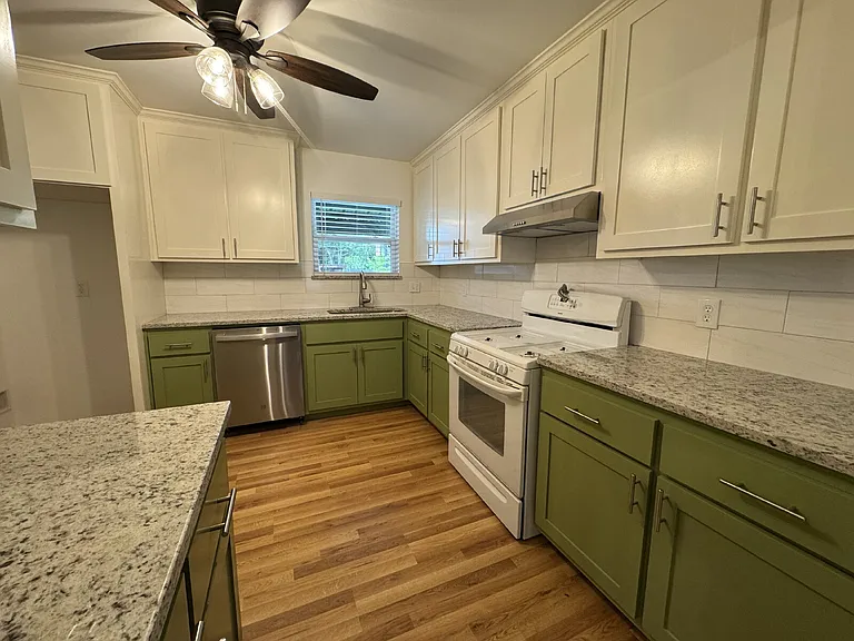 2318 Fenwick Dr — Photo 11