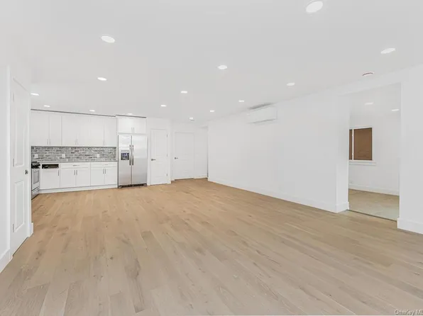 6140 Delafield Avenue image 3 of 36