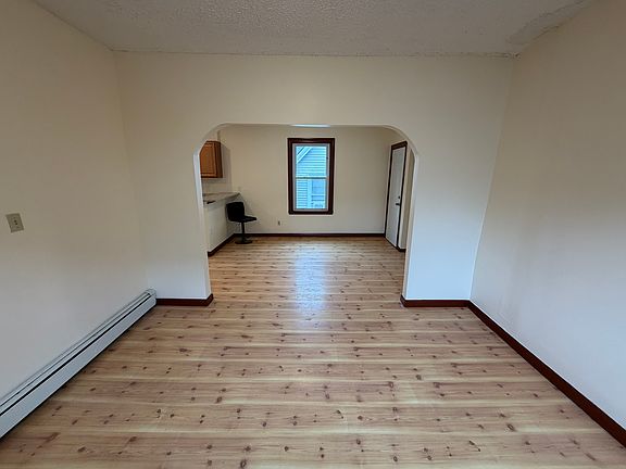 3rd image of 570 Main St #3