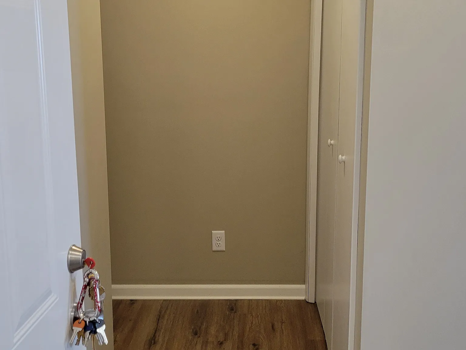 Studio, $885 — Photo 4