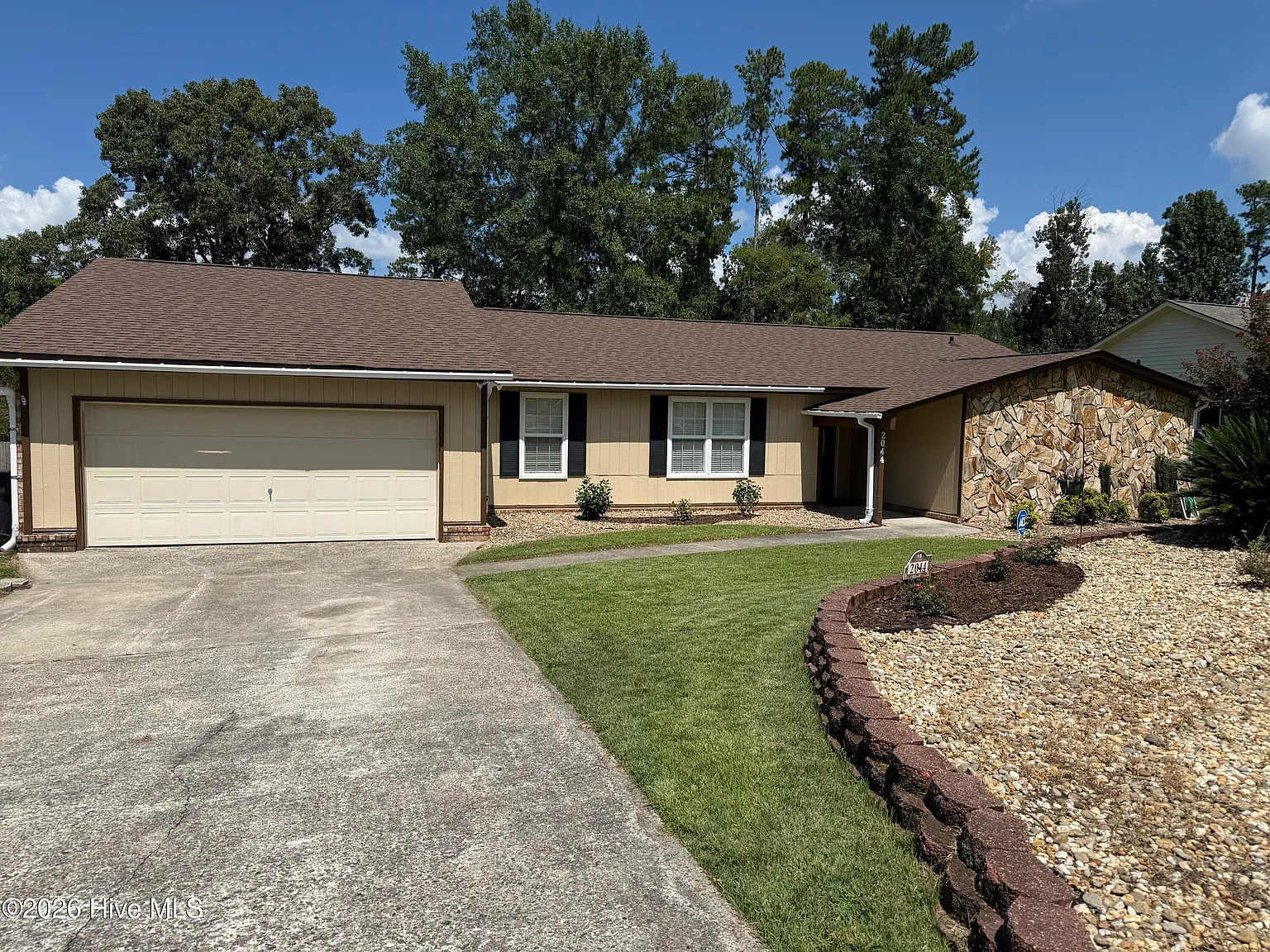 4 bed, 2.0 bath, 1983 sqft, $2,000 — Photo 2