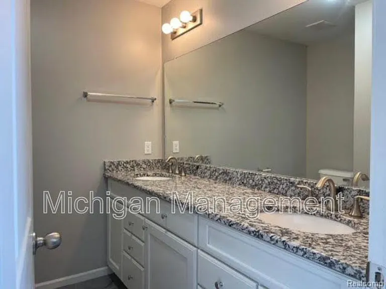 411 Wright St — Photo 15