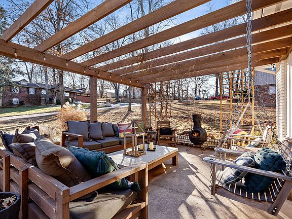 5th image of 102 Oakwood Drive