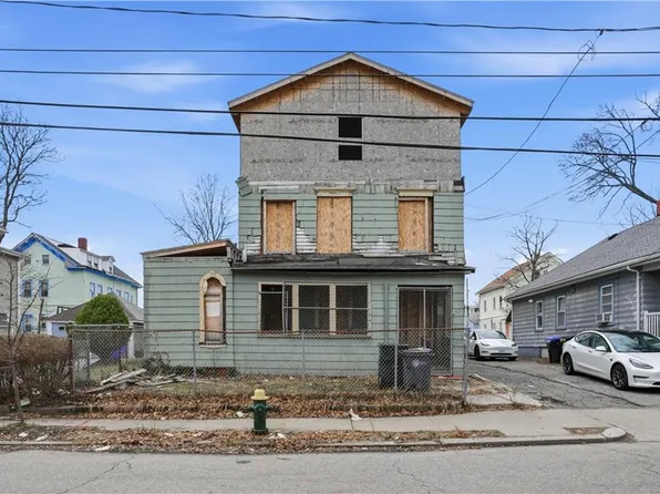 102 Superior St, Providence, RI 02907