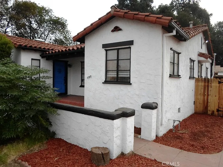 1574 N Orange Grove Ave — Photo 33