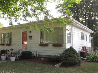 2717 Thayer Dr, Saint Joseph, MI 49085