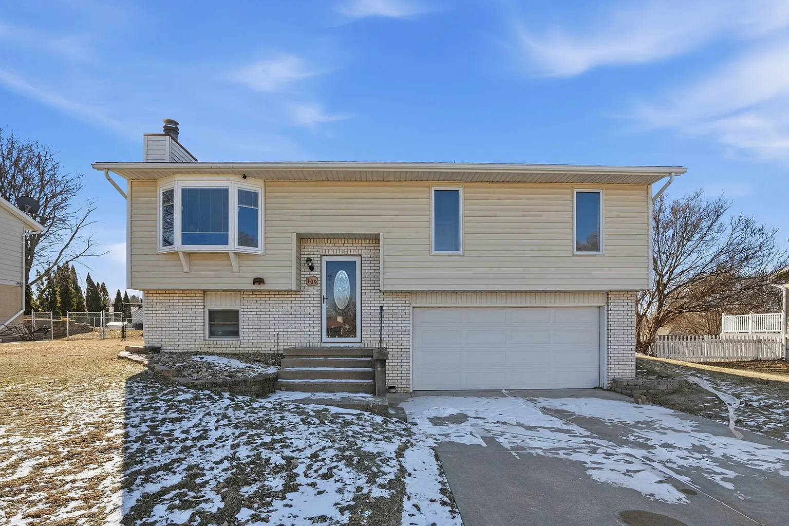 109 Blackhawk Dr photo 1