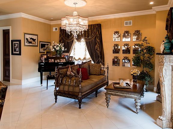 5th image of 45 Blackhorse Ct