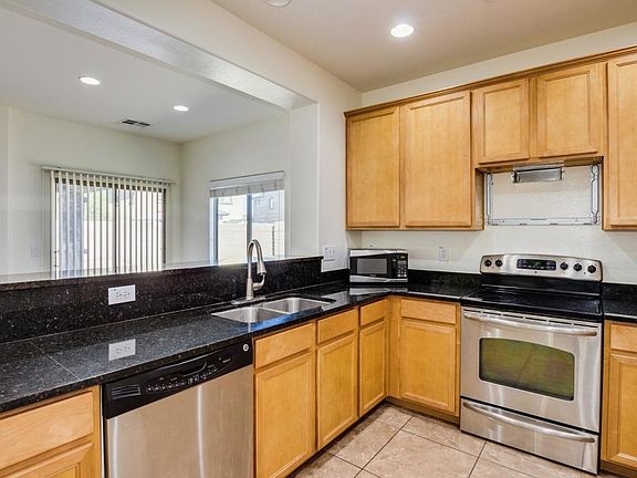 3rd image of 906 E Whyman Ave