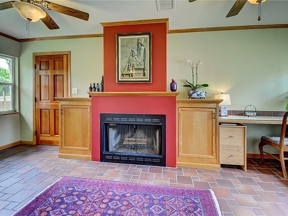 5th image of 437 N Marydell Ave