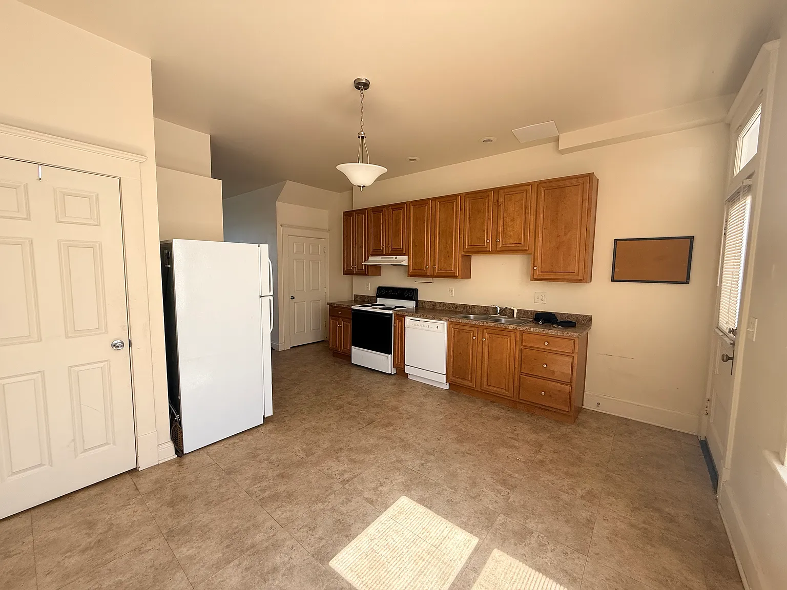 2 bed, 1.5 bath, 1178 sqft, $975 — Photo 3