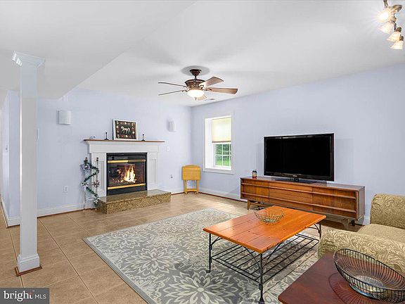 2nd image of 1080 Broadview Dr