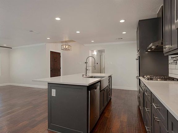 5th image of 1111 Ervin Ln