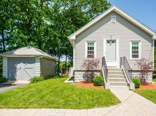 98 Lakeside Dr, Shrewsbury, MA 01545