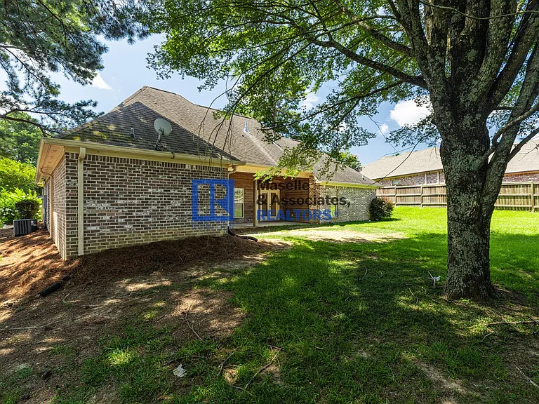 153 Hartfield Dr — Photo 40