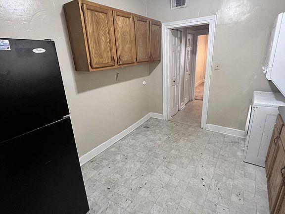 4th image of 754 Fremont St #1