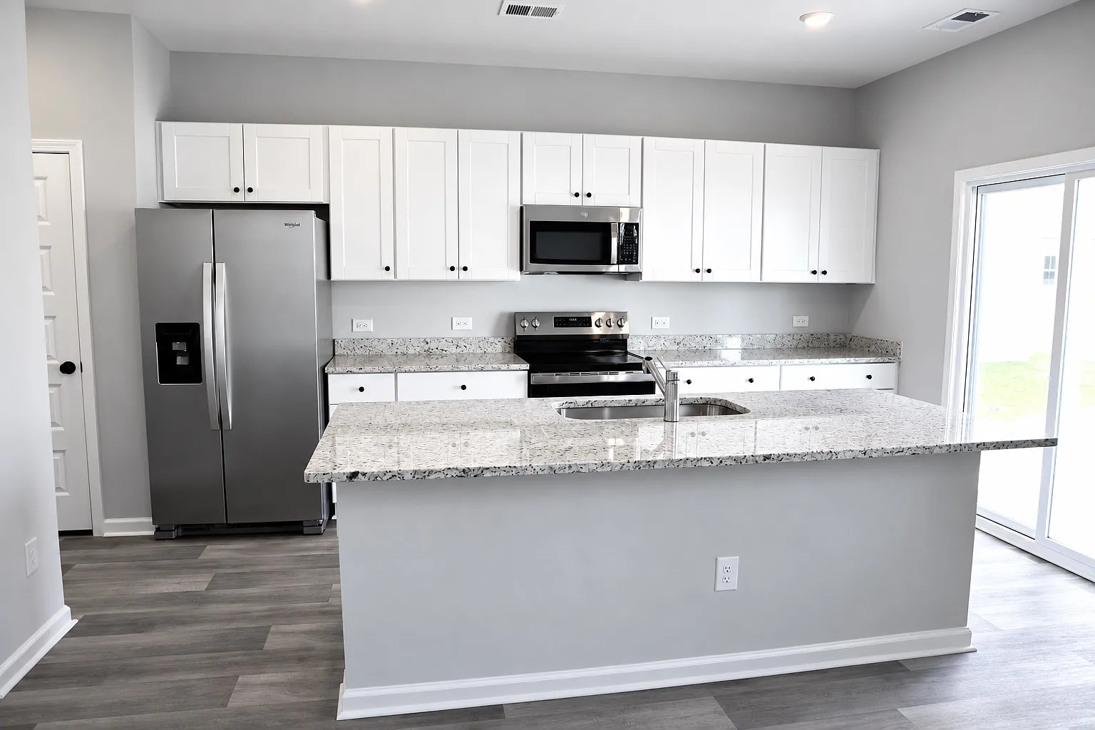 3 bed, 2.5 bath, 1616 sqft, $1,995 — Photo 1
