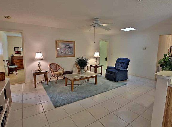 4th image of 50 Westcliffe Ln