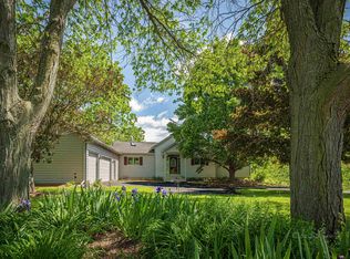 25 Tanager Ln, Galena, IL 61036