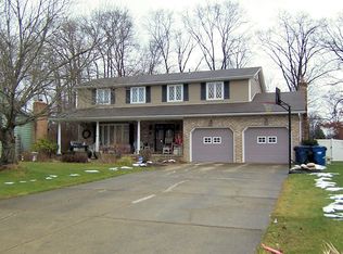 8535 Four Seasons Trl, Poland, OH