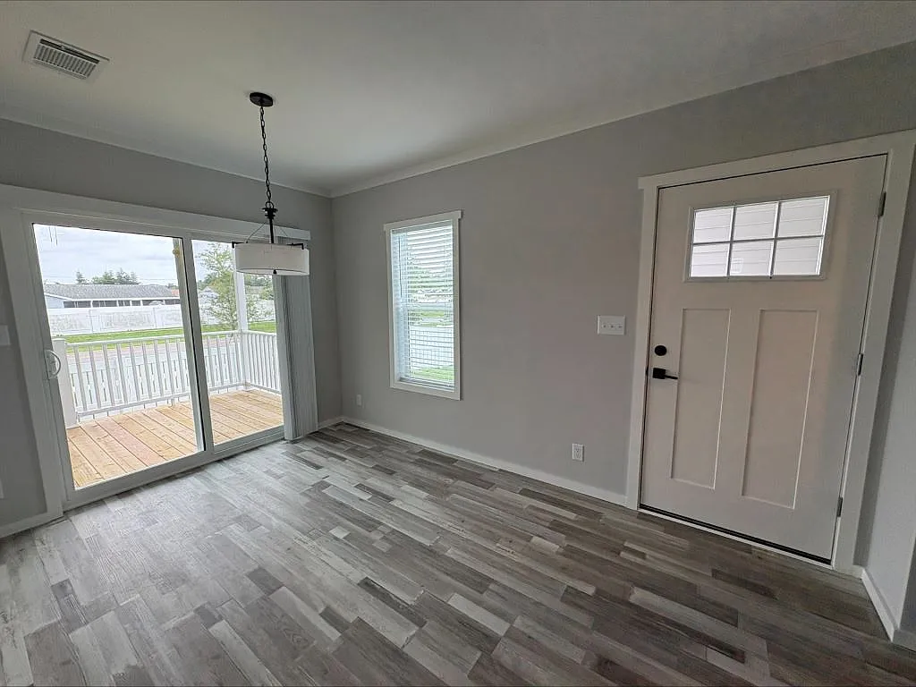 3 bed, 2.0 bath, 1560 sqft, $1,499 — Photo 3