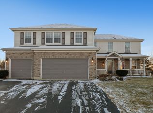 833 Barclay Dr, Bolingbrook, IL 60440