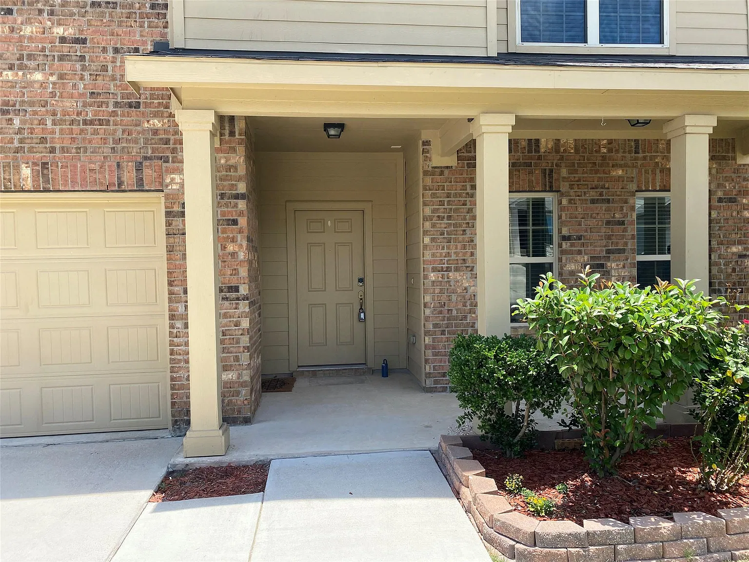 4 bed, 2.5 bath, 2806 sqft, $2,100 — Photo 3