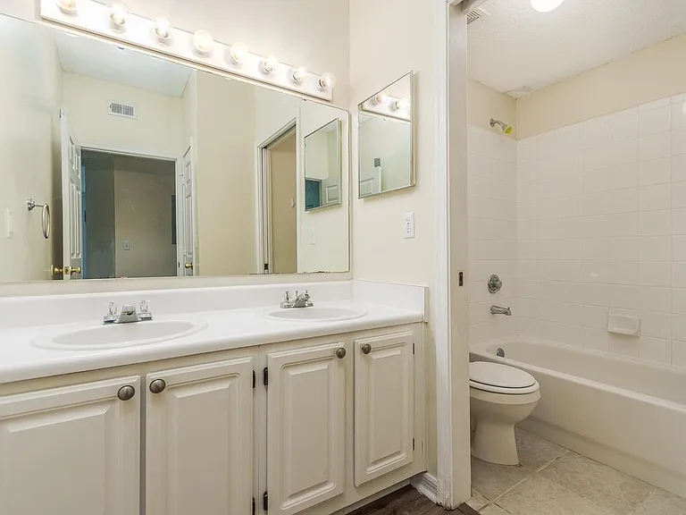 10000 SW 52nd Ave #Q99 — Photo 16