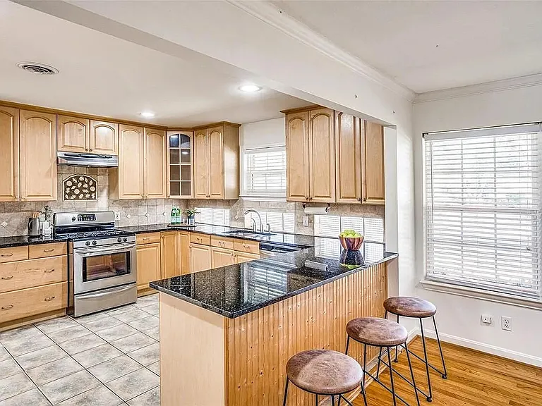 5730 Forest Ln — Photo 8