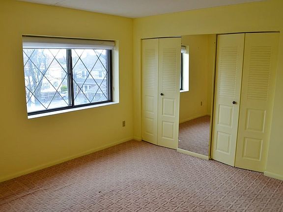 4th image of 62 South St Unit 14