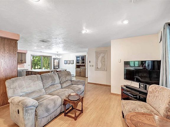 4th image of 5070 Caledonia Dr