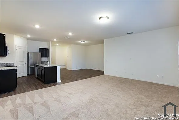 12530 Larissa — Photo 6