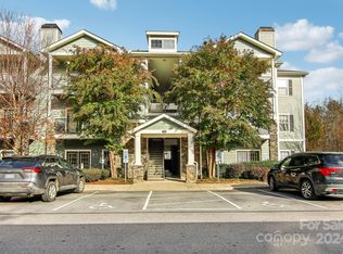 700 Vista Lake Dr APT 102, Candler, NC 28715