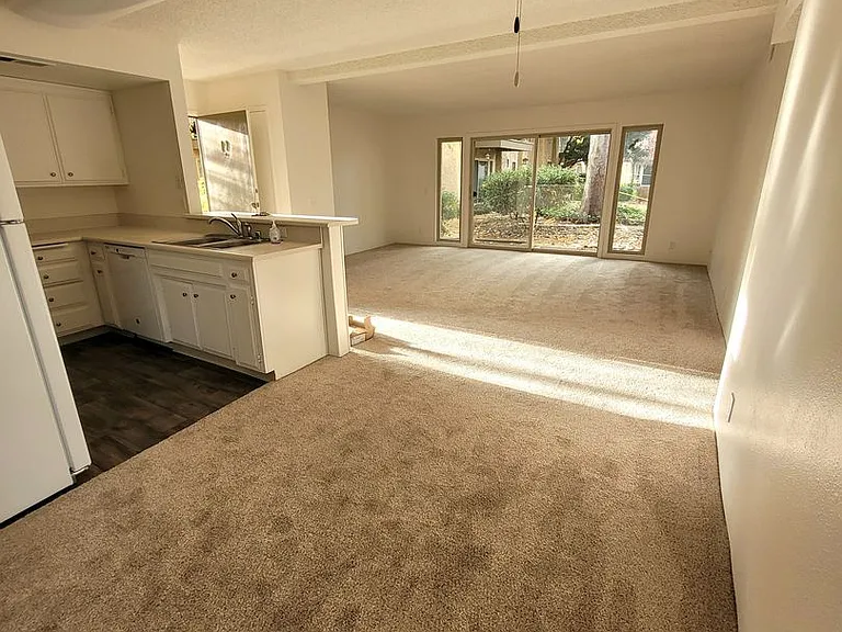 Villa Del Mar Apartments — Photo 38
