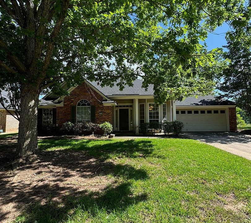 1st image of 2950 Le Oaks Dr