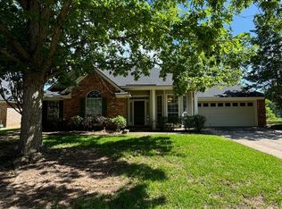 2950 Le Oaks Dr, Bossier City, LA 71111