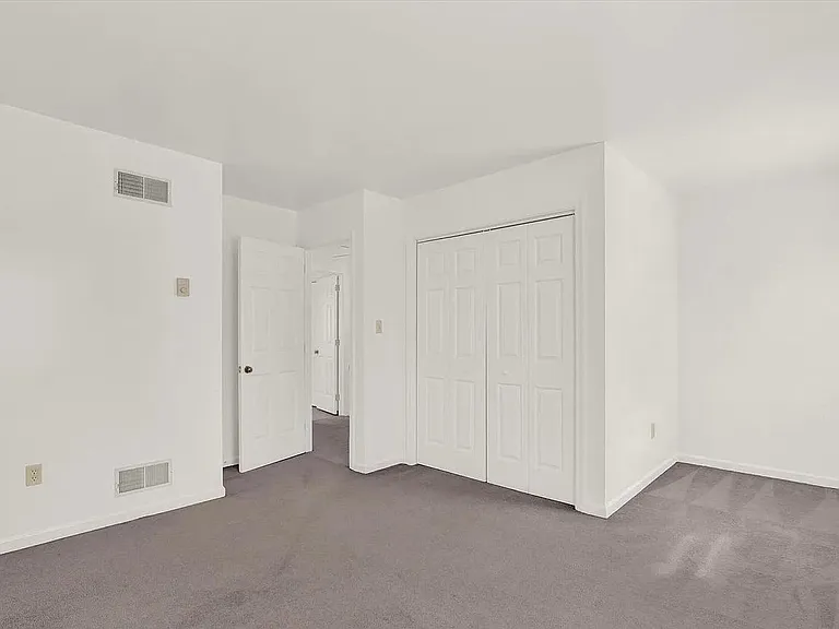 417 N Market St — Photo 10