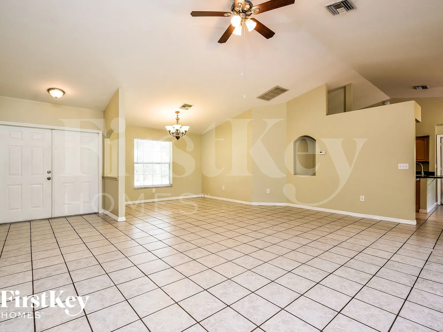 3 bed, 2.0 bath, 1518 sqft, $2,145 — Photo 3