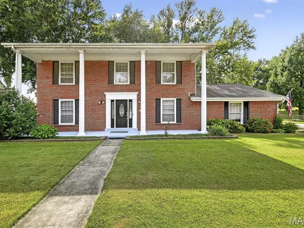 39 White Plains Dr, Chesterfield, MO 63017