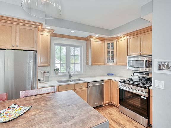 4th image of 149 Eastland Ave