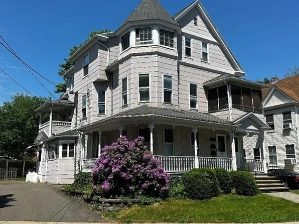 110-112 Chapin St, Holyoke, MA 01040