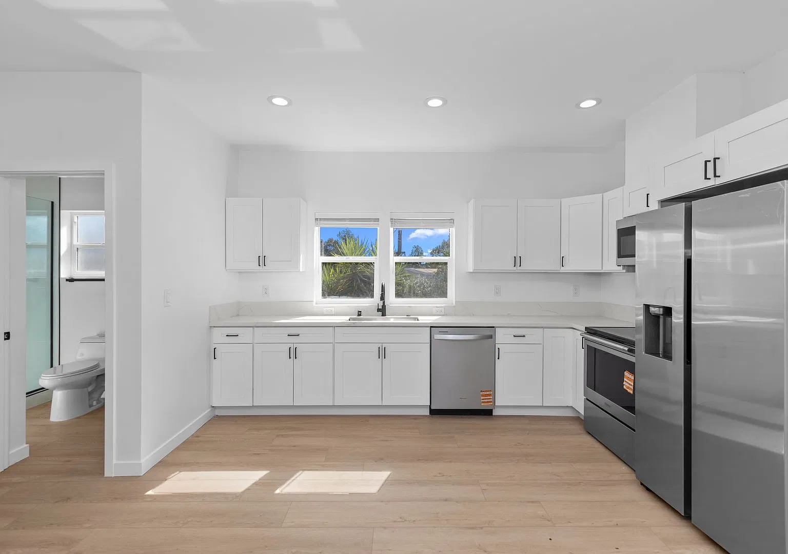 Modern 3 Bed / 3 Bath Townhome with In-Unit Laundry and Shared Backyard Retreat — Photo 3